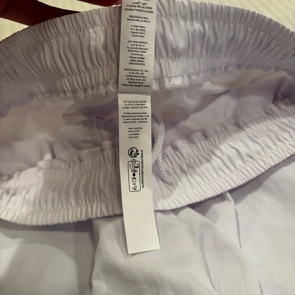 ALO Yoga Alumni White Shorts 3" Inseam Pockets Drawstring Women's Size Small - Picture 9 of 12